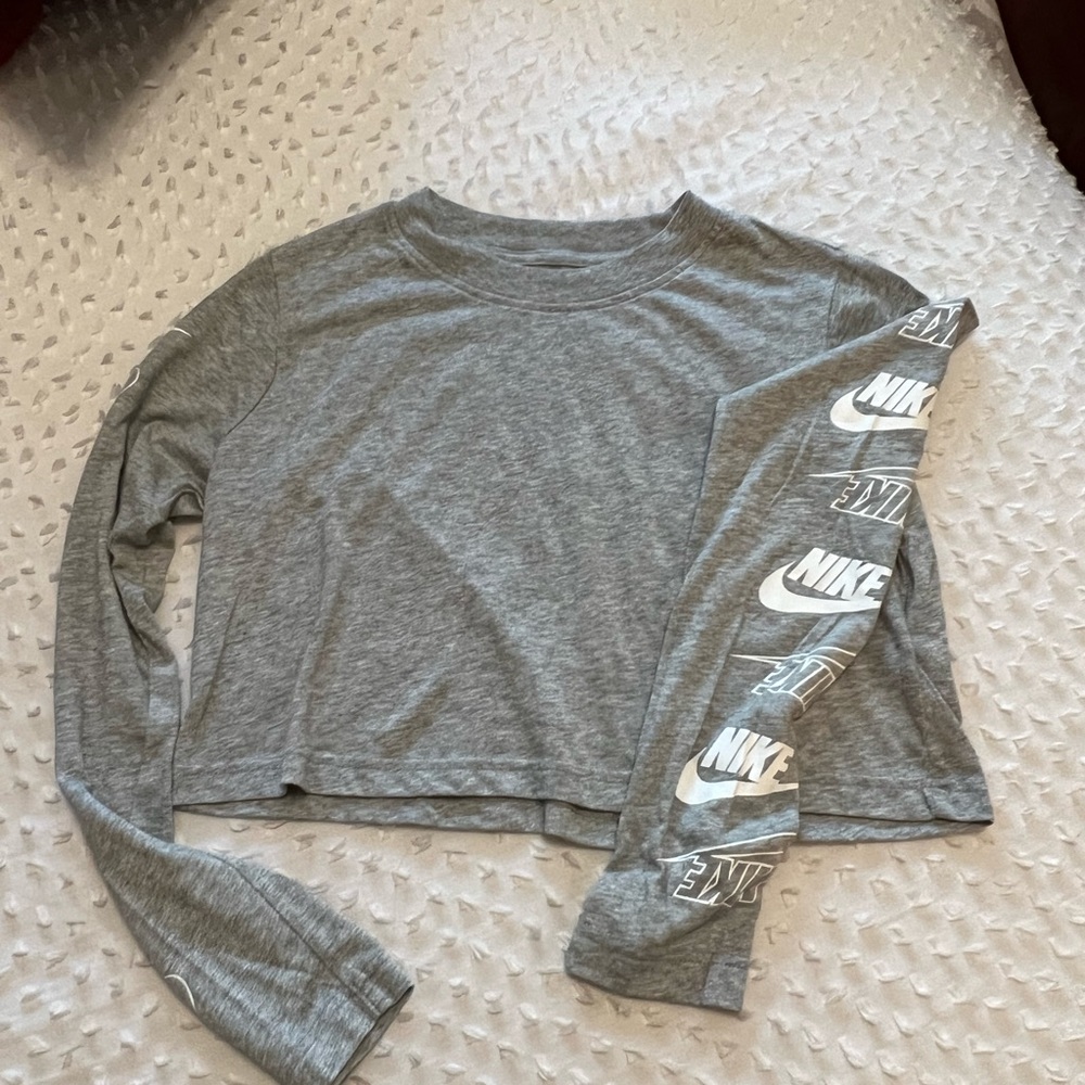 The Nike Tee LS | Medium